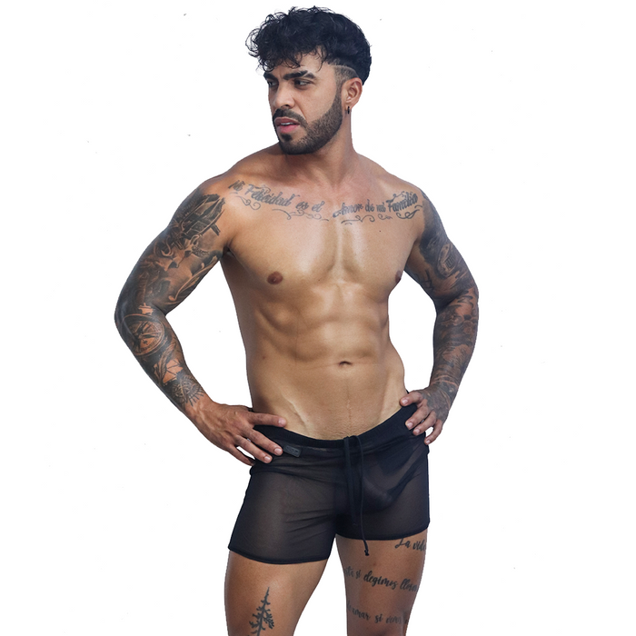 Spectrum Black Hot Shorts en modelo de Gigo Underwear