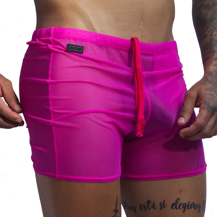 Spectrum Fuchsia Hot Shorts en modelo de Gigo Underwear