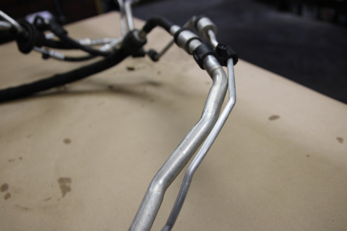 2011-2018 Audi A8 Quattro S8 AC A/C Tube With A/C Lines Attached 4H0260712H OEM