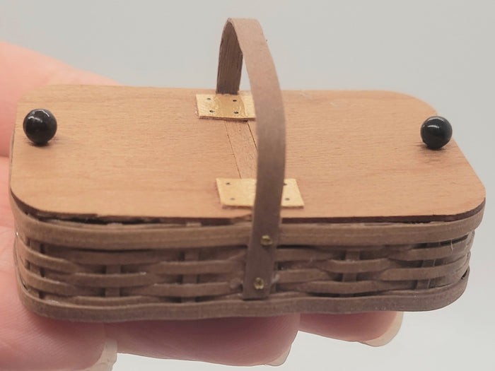 Al Chandronnait – Wooden Picnic Basket with Hinges
