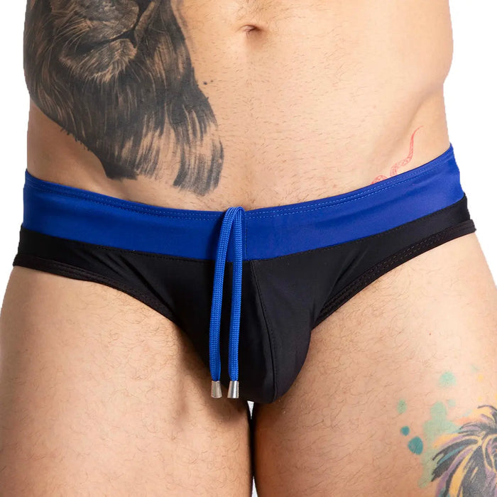 Alfa Black Blue Swim Brief vista frontal de Gigo Underwear