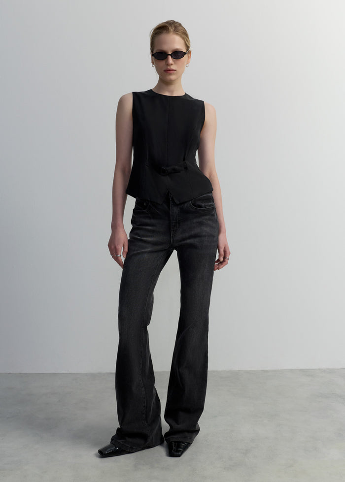 BELTED SLEEVELESS BLOUSE