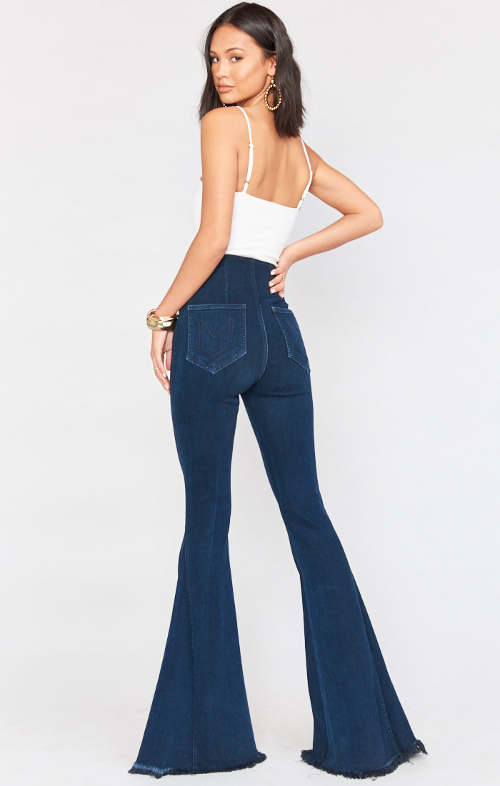 badge_model-wears-size-xs