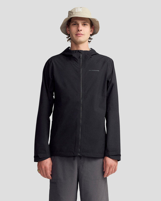 b2613_o4w_coast_to_coast_trailhead_stretch_raincoat_mens_a_1600x2000_2a2e340_1763339424000