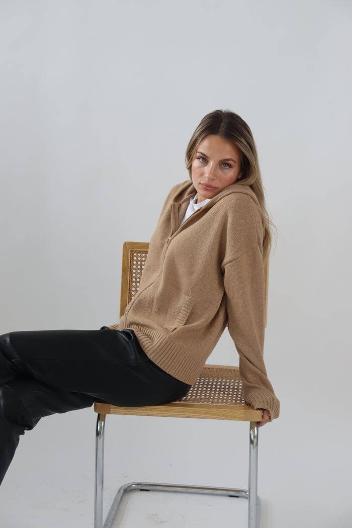 Gigi in Beige