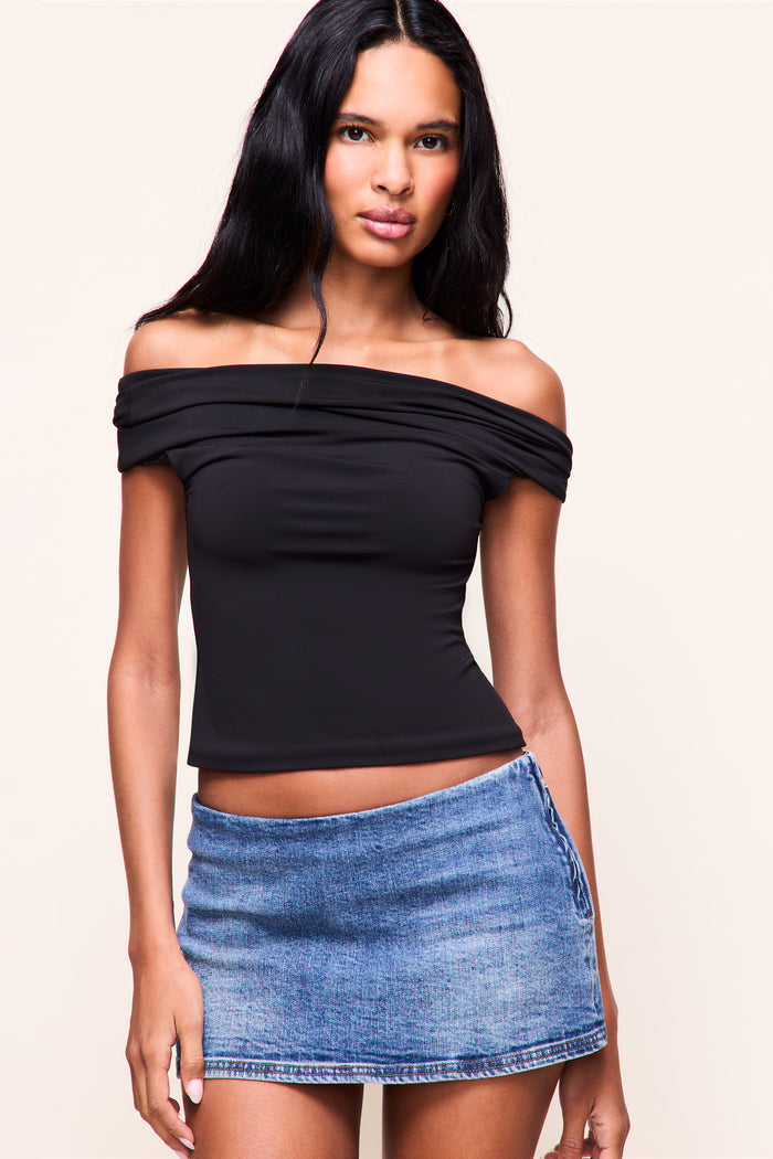 OFF SHOULDER TOP in Black
