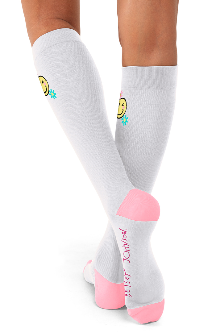 Paquete 2 Calcetas Compresión Mujer Koi Betsey Johnson Mod. Berry Happy