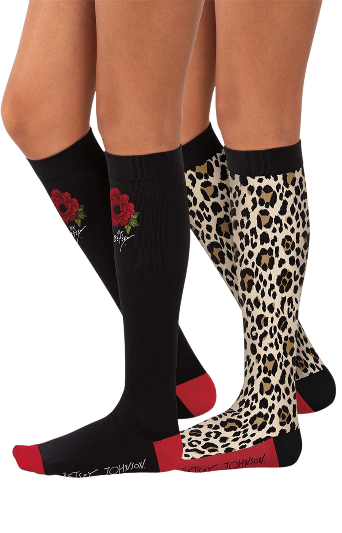 Paquete 2 Calcetas Compresión Mujer Koi Betsey Johnson Mod. Floral Cheetah