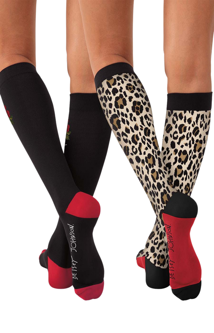 Paquete 2 Calcetas Compresión Mujer Koi Betsey Johnson Mod. Floral Cheetah