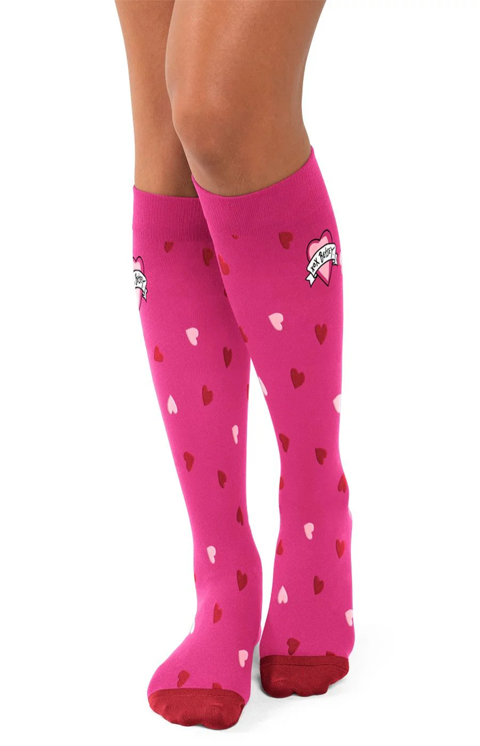 Paquete 2 Calcetas Compresión Mujer Koi Betsey Johnson Mod. Love and Care
