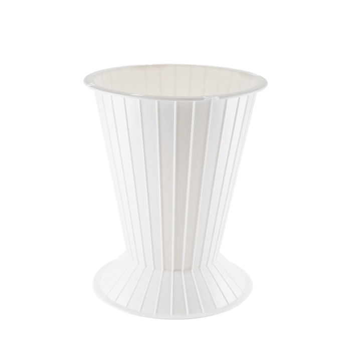 PLASTIC FOOTED CONTAINER