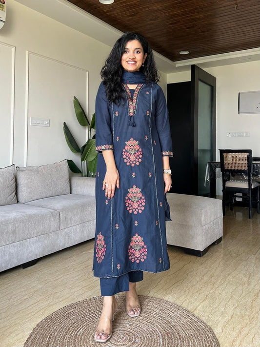 Sirah Embroidered Crushed Dupatta Set- Blue