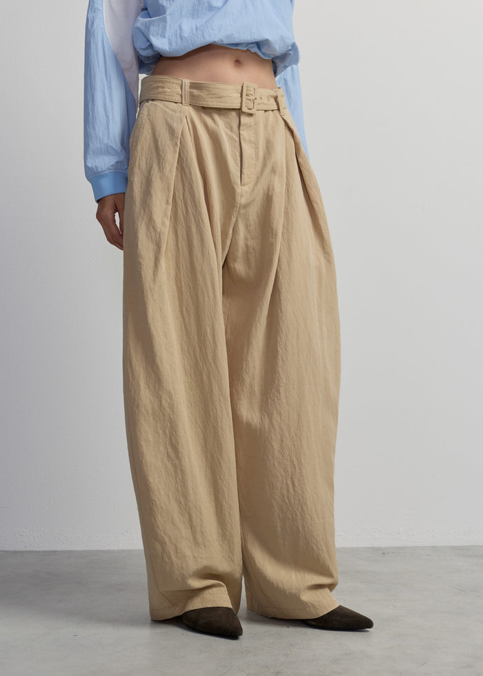 WIDE-LEG BELTED BEIGE PANTS