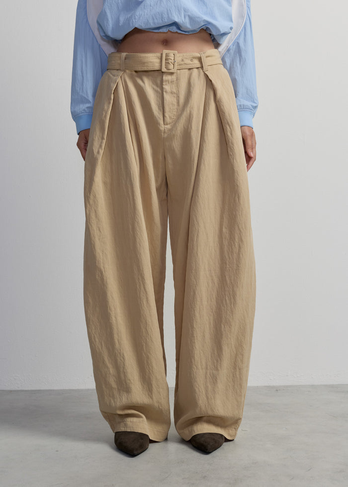 WIDE-LEG BELTED BEIGE PANTS