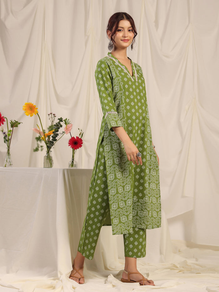 Women's Green Printed Straight Kurta with trouser