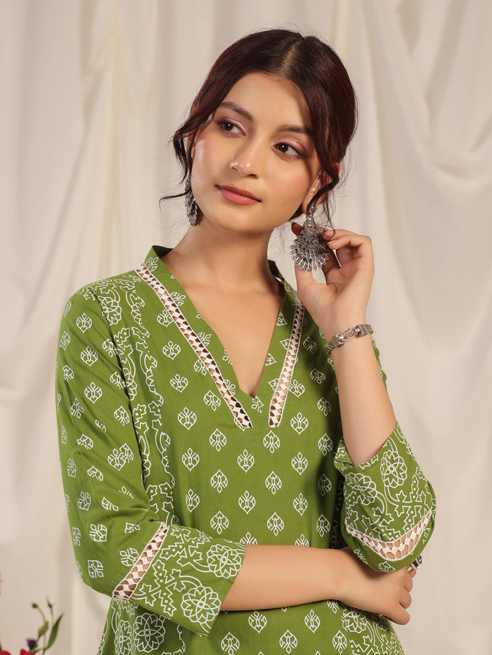 Women's Green Printed Straight Kurta with trouser