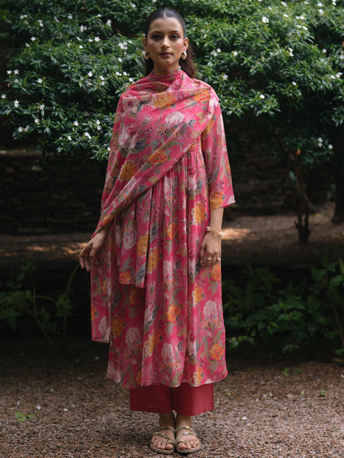 Women's Peach Georgette Kurta Set With Dupatta