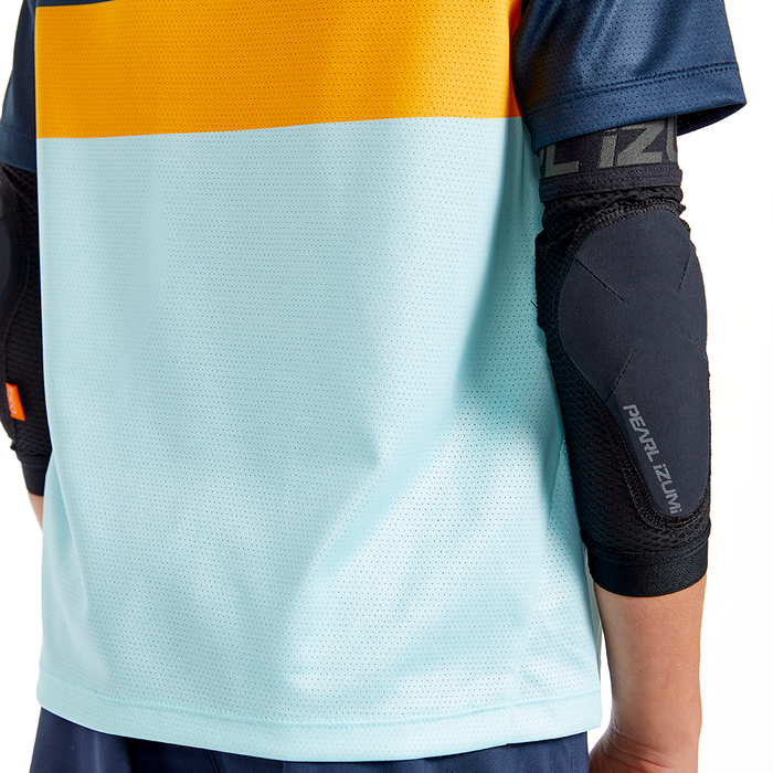color:BLACK||view:SKU Image Detail||gender:Kids||seo:Youth Summit Elbow Pads
